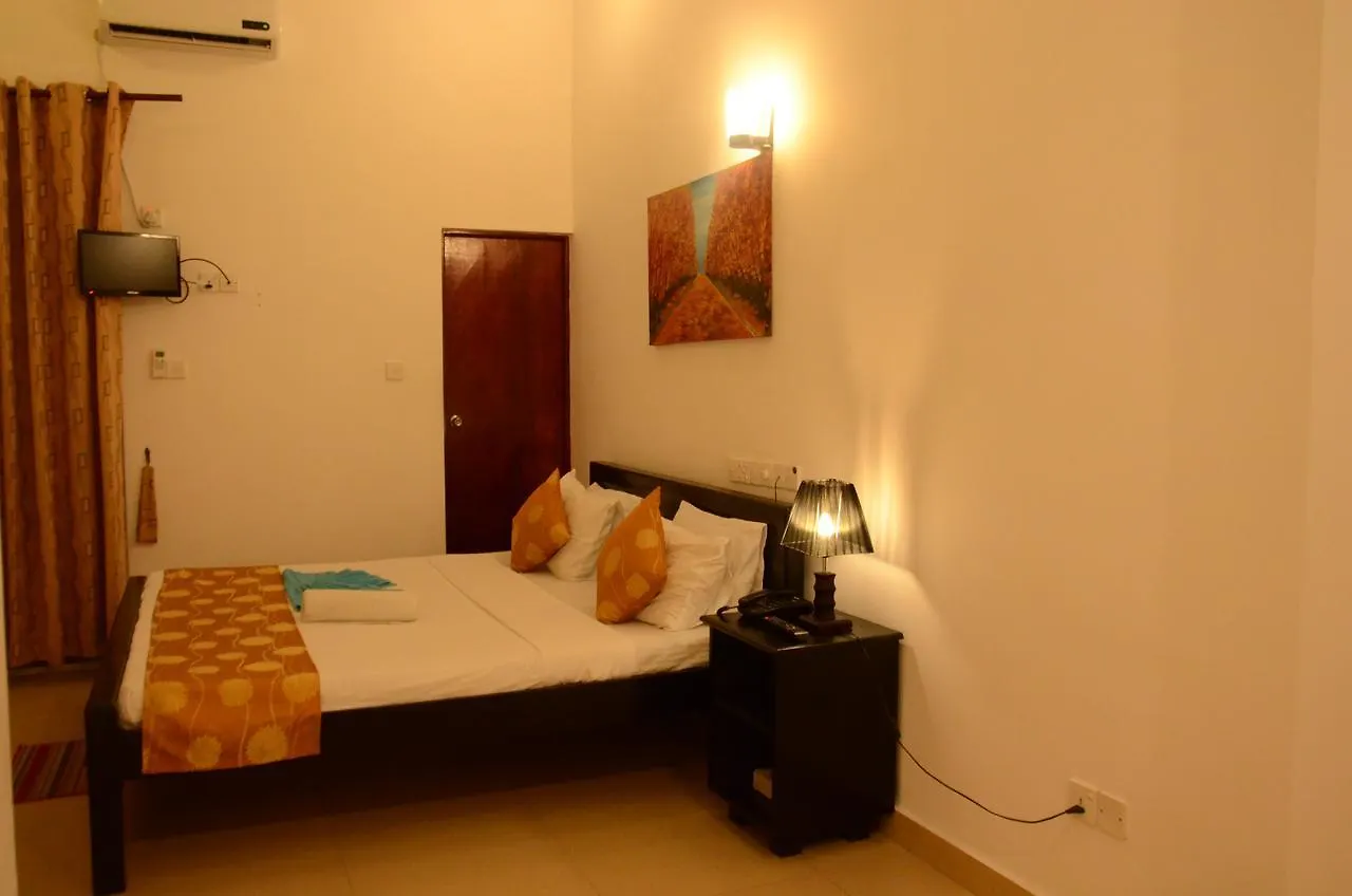 Beverly Hills Hotel Dehiwala-Mount Lavinia 2*,